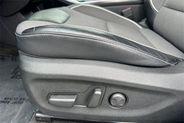 Vehicle image 14 of 48