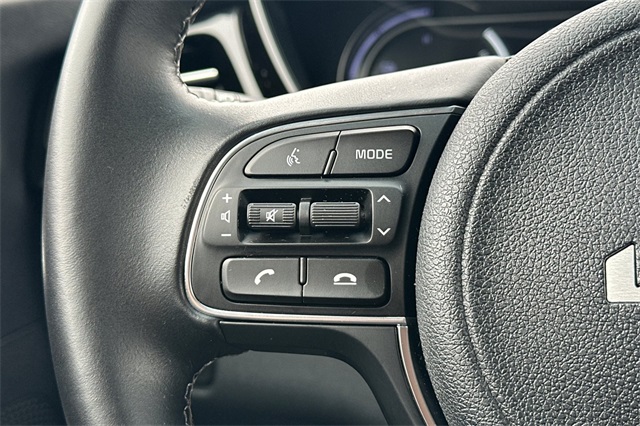 Vehicle image 33 of 48