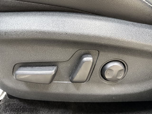 Vehicle image 28 of 29