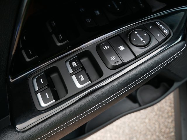 Vehicle image 32 of 36
