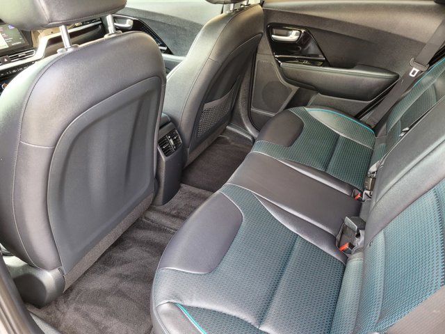 Vehicle image 11 of 27