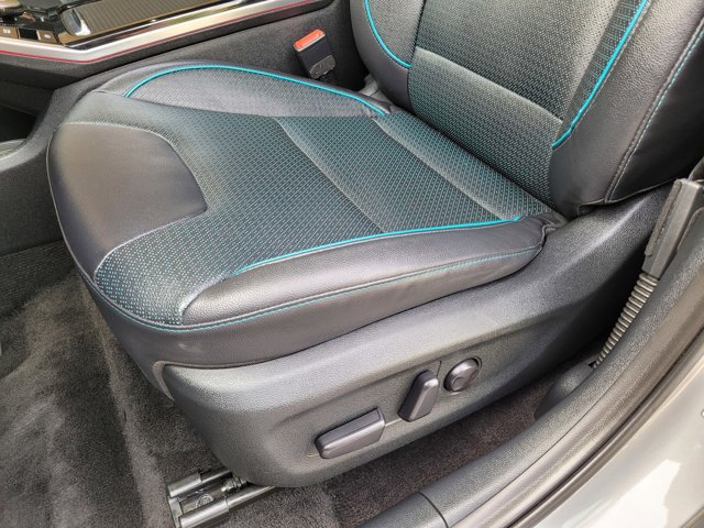 Vehicle image 13 of 27