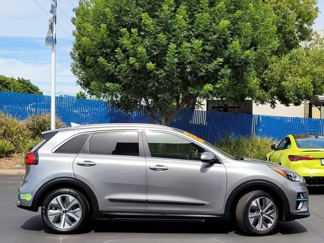Vehicle image 4 of 27