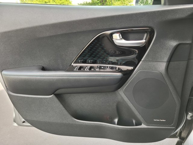 Vehicle image 20 of 27