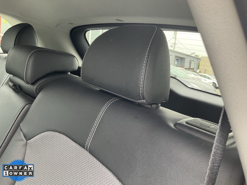 Vehicle image 33 of 89