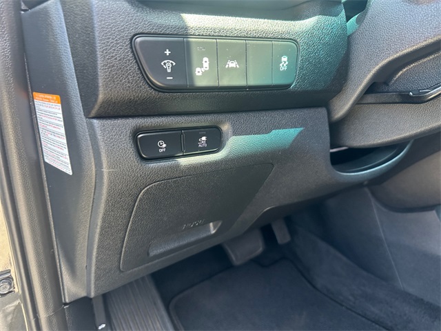 Vehicle image 19 of 34