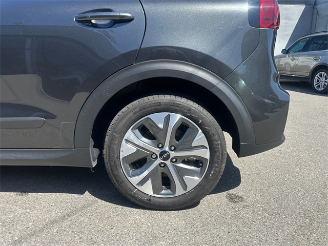Vehicle image 27 of 34