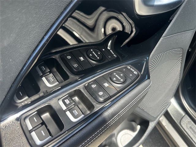 Vehicle image 18 of 34