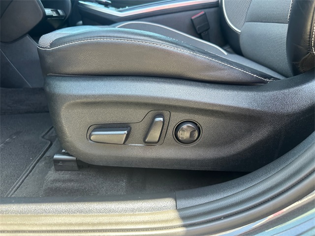 Vehicle image 16 of 34