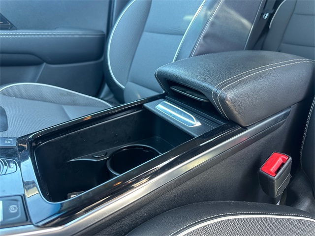 Vehicle image 21 of 34