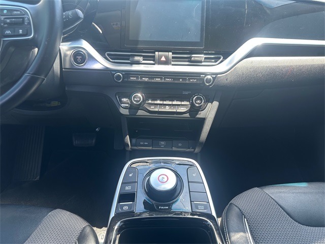 Vehicle image 11 of 32