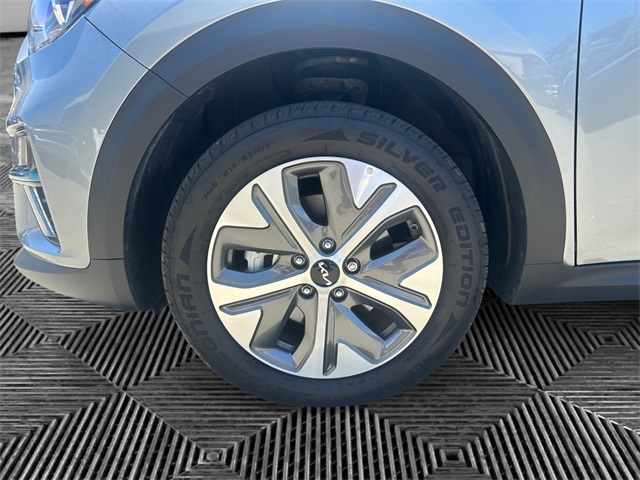 Vehicle image 14 of 32