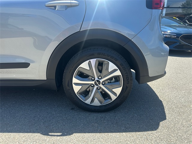 Vehicle image 22 of 32