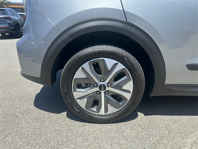 Vehicle image 23 of 32