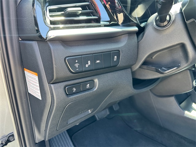 Vehicle image 29 of 32