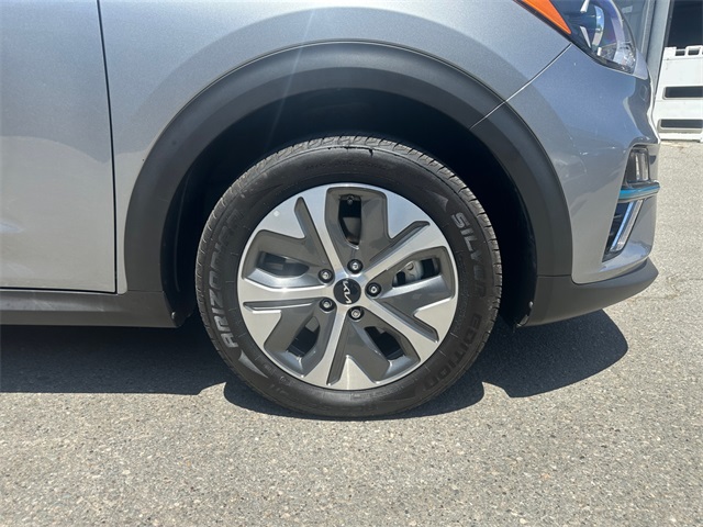 Vehicle image 24 of 32
