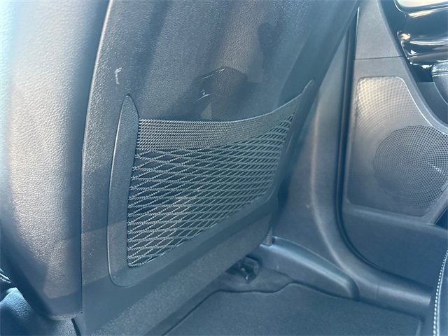 Vehicle image 17 of 32