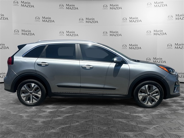 Vehicle image 4 of 32
