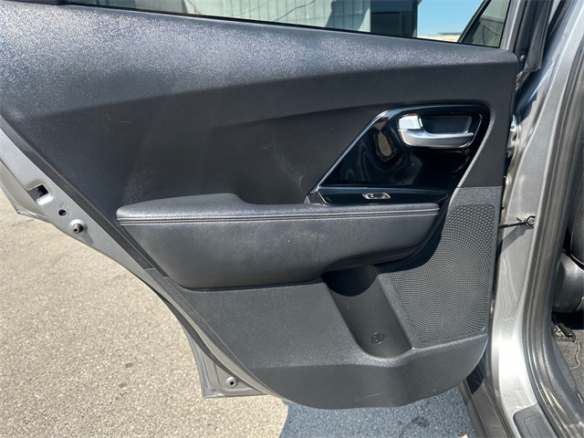 Vehicle image 18 of 32