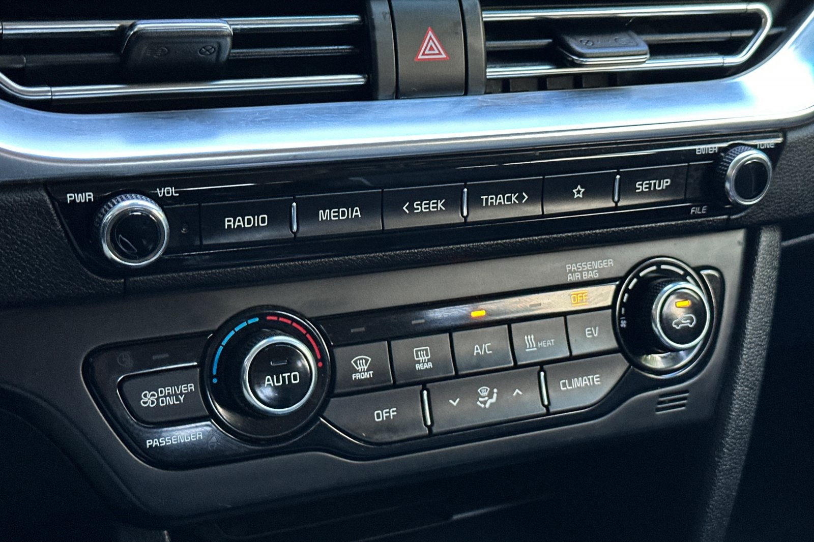 Vehicle image 17 of 25