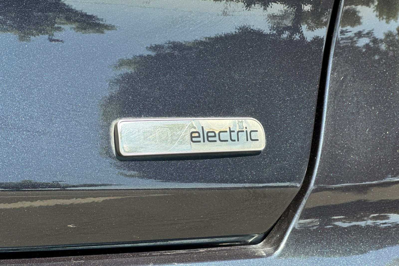 Vehicle image 23 of 25