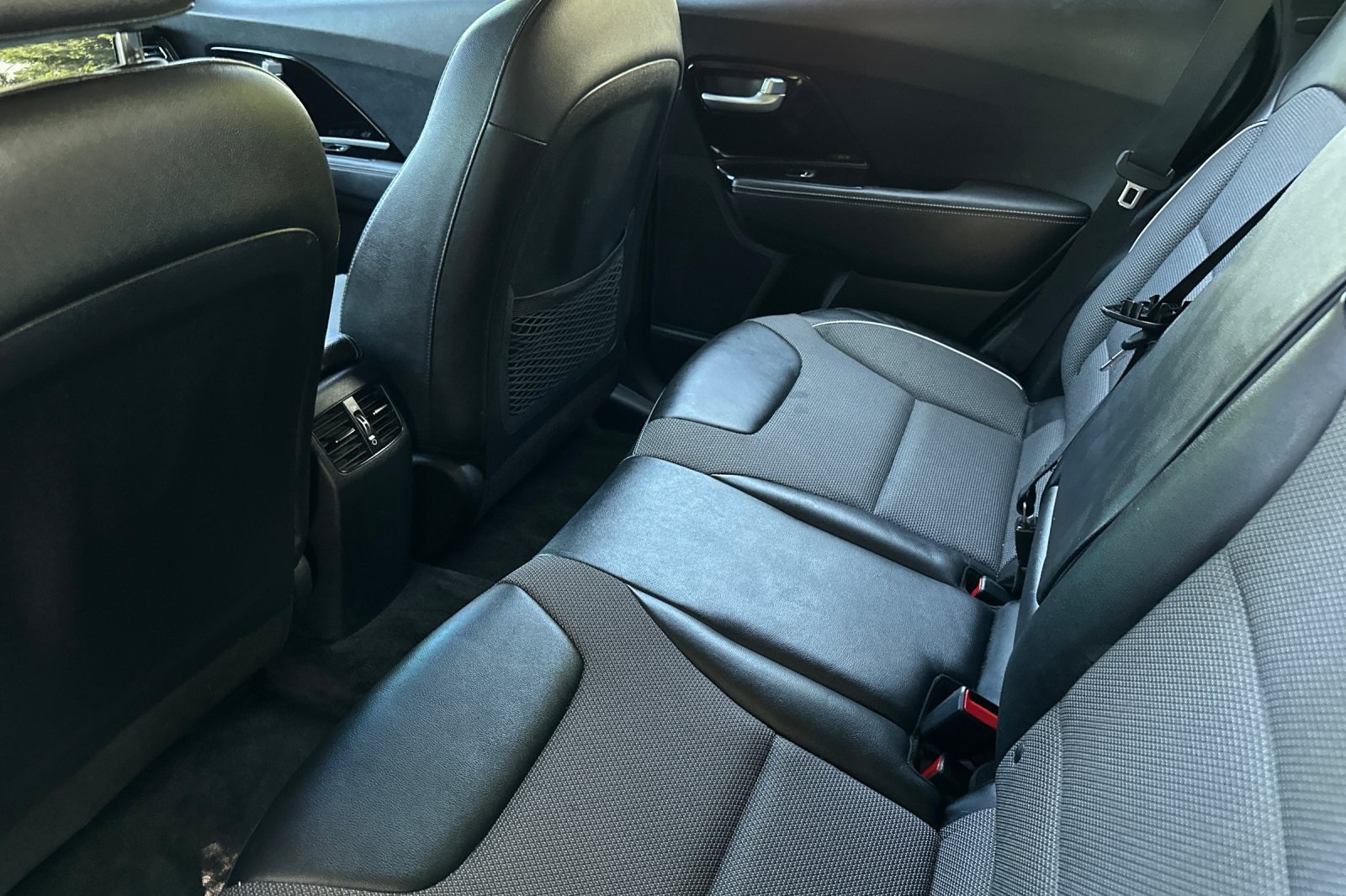 Vehicle image 9 of 25