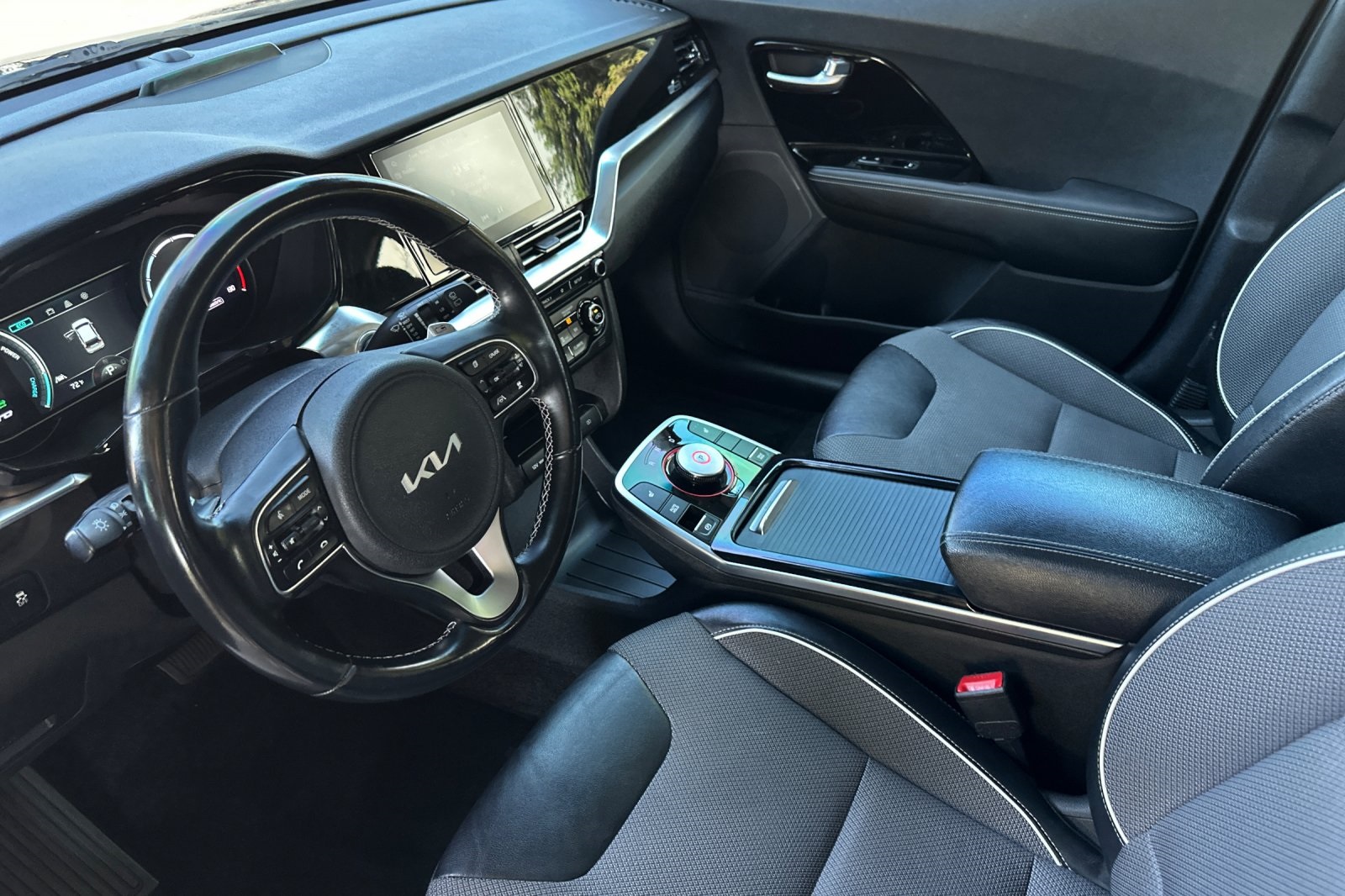 Vehicle image 7 of 25