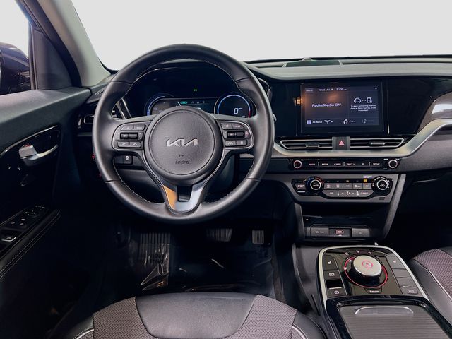 Vehicle image 17 of 32