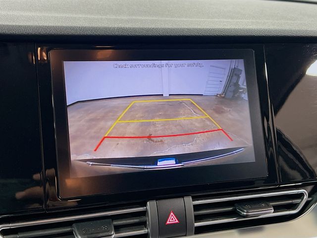 Vehicle image 23 of 32