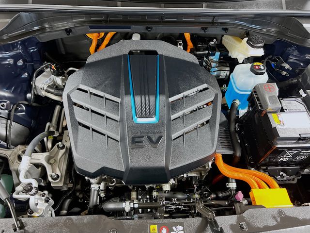 Vehicle image 9 of 32
