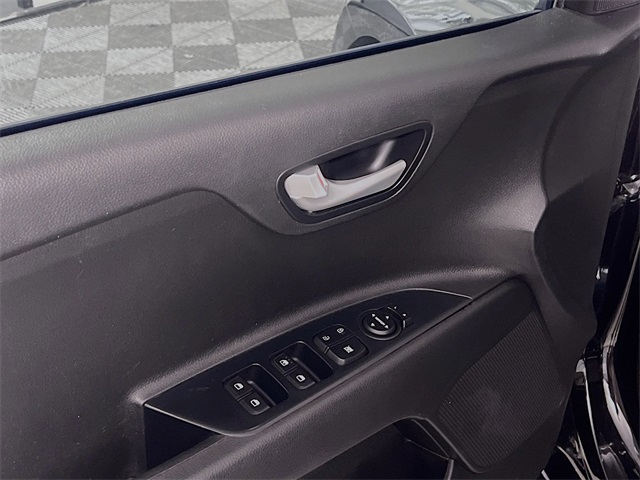 Vehicle image 14 of 42