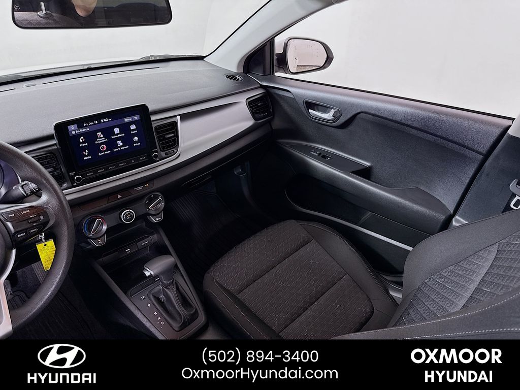 Vehicle image 16 of 29