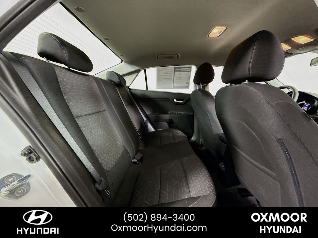 Vehicle image 21 of 29