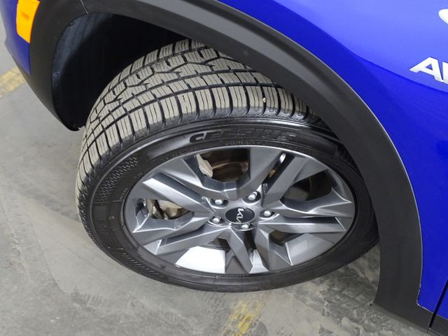 2022 Kia Seltos LX Image 9 of 41