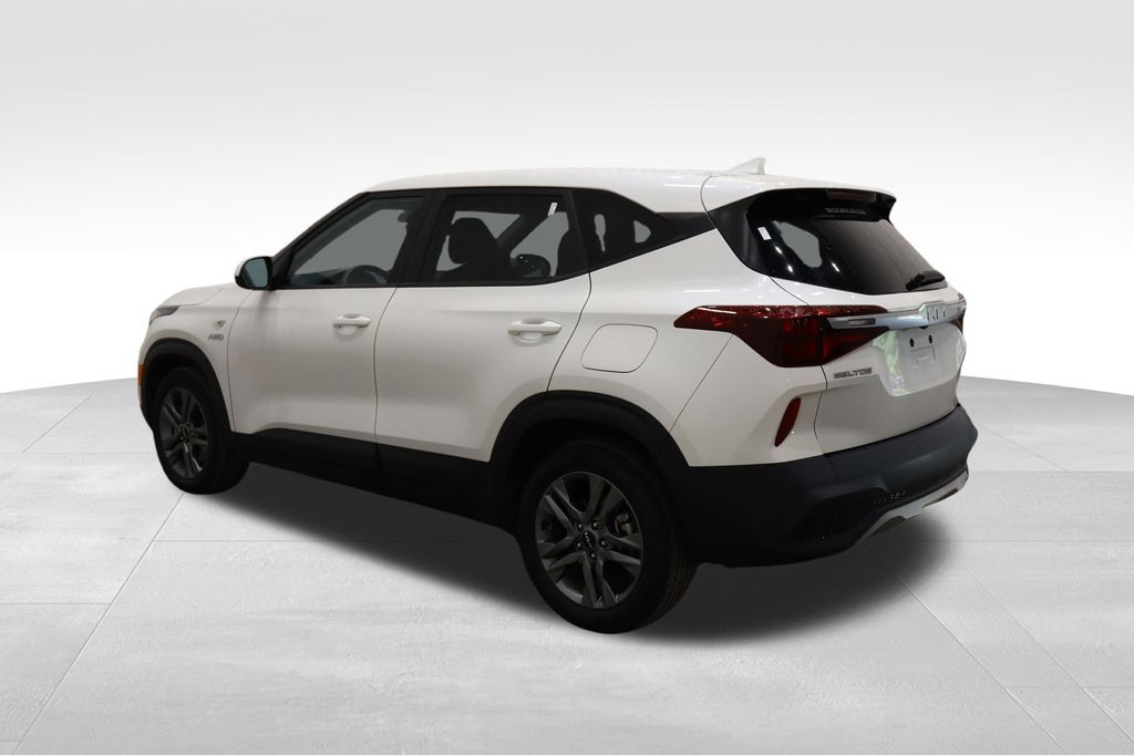 Vehicle image 6 of 37