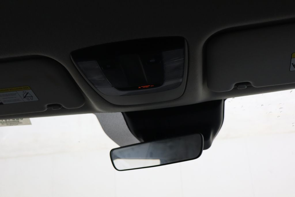 Vehicle image 21 of 37