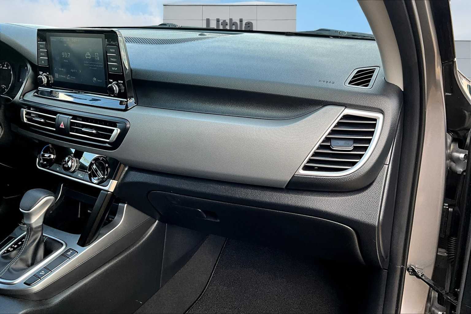 Vehicle image 15 of 30