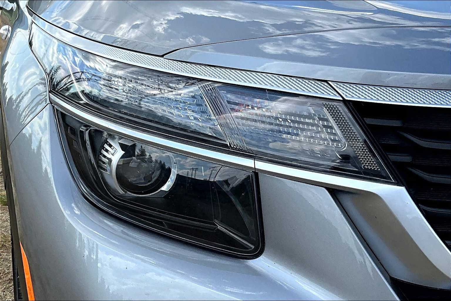 Vehicle image 26 of 30