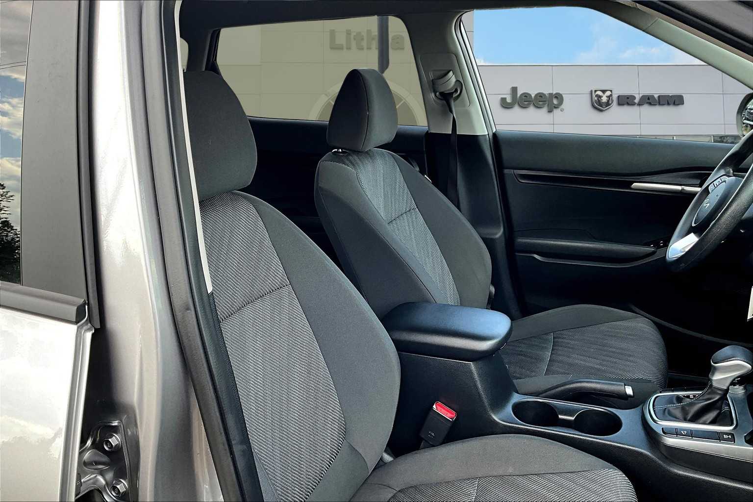 Vehicle image 10 of 30