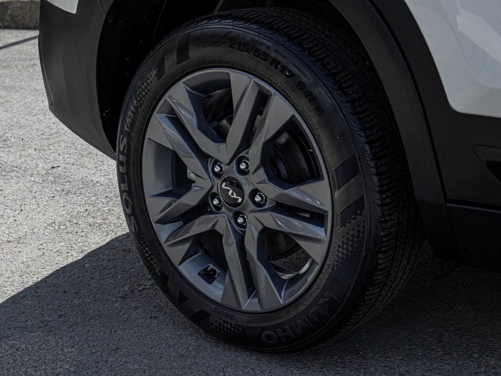Vehicle image 8 of 40