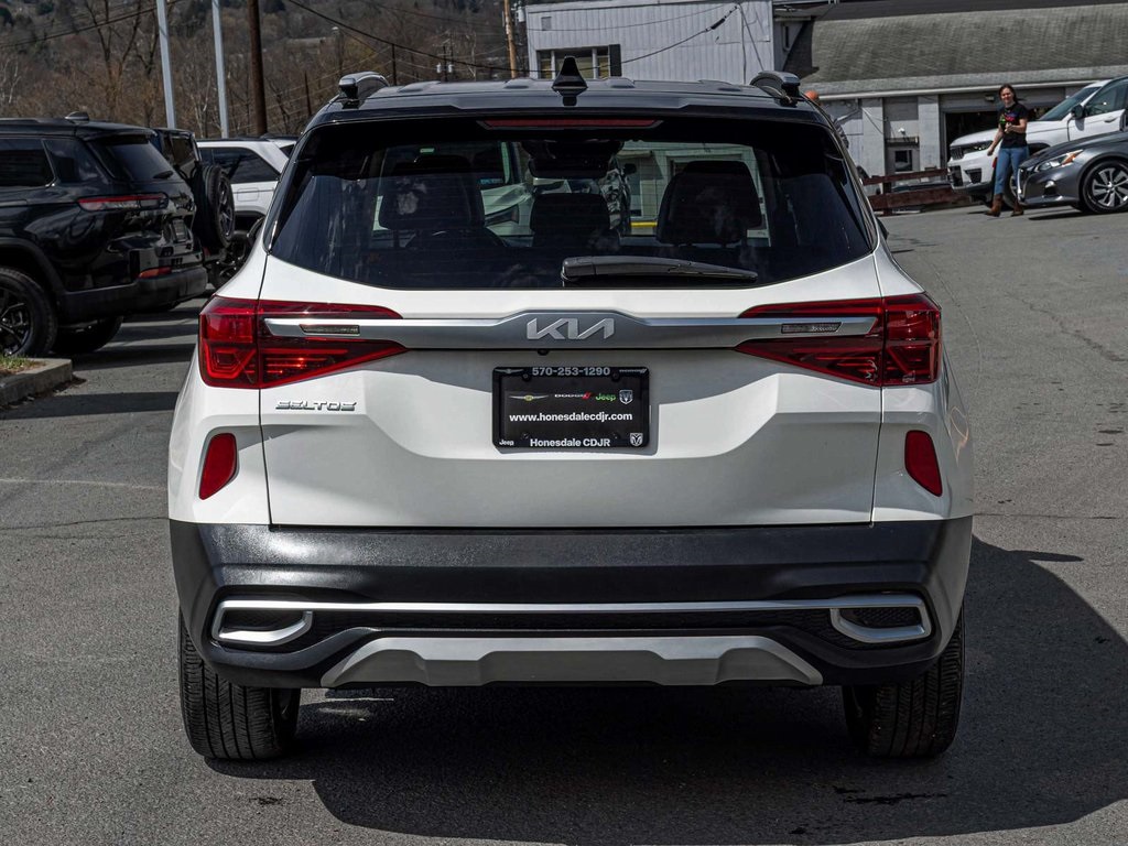 Vehicle image 4 of 40