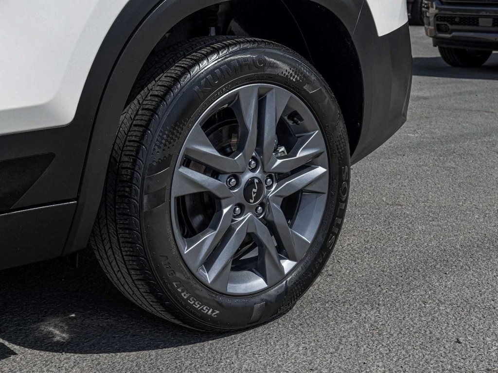 Vehicle image 10 of 40