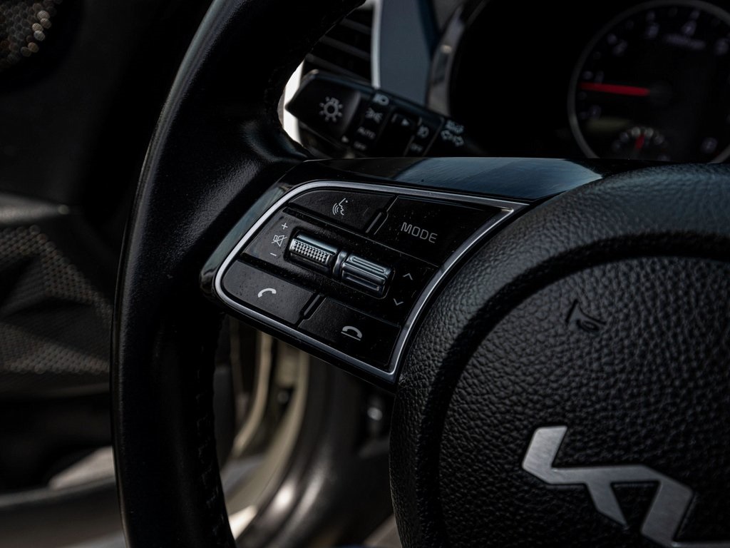 Vehicle image 23 of 40