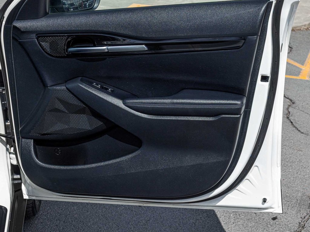 Vehicle image 13 of 40