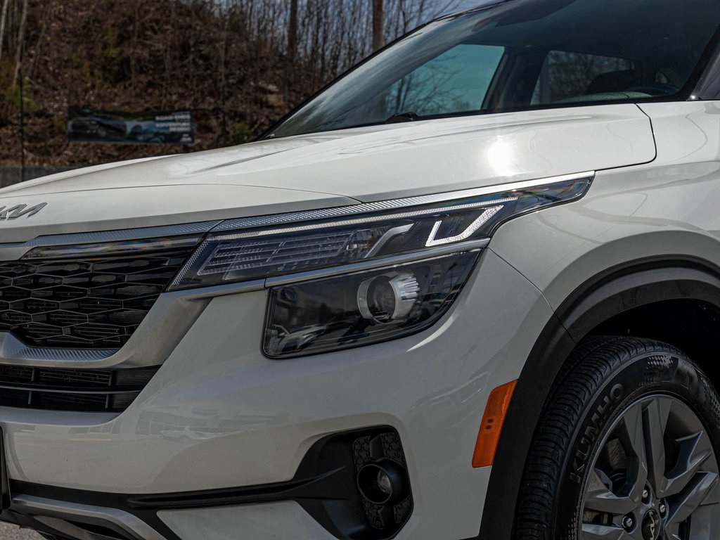 Vehicle image 38 of 40