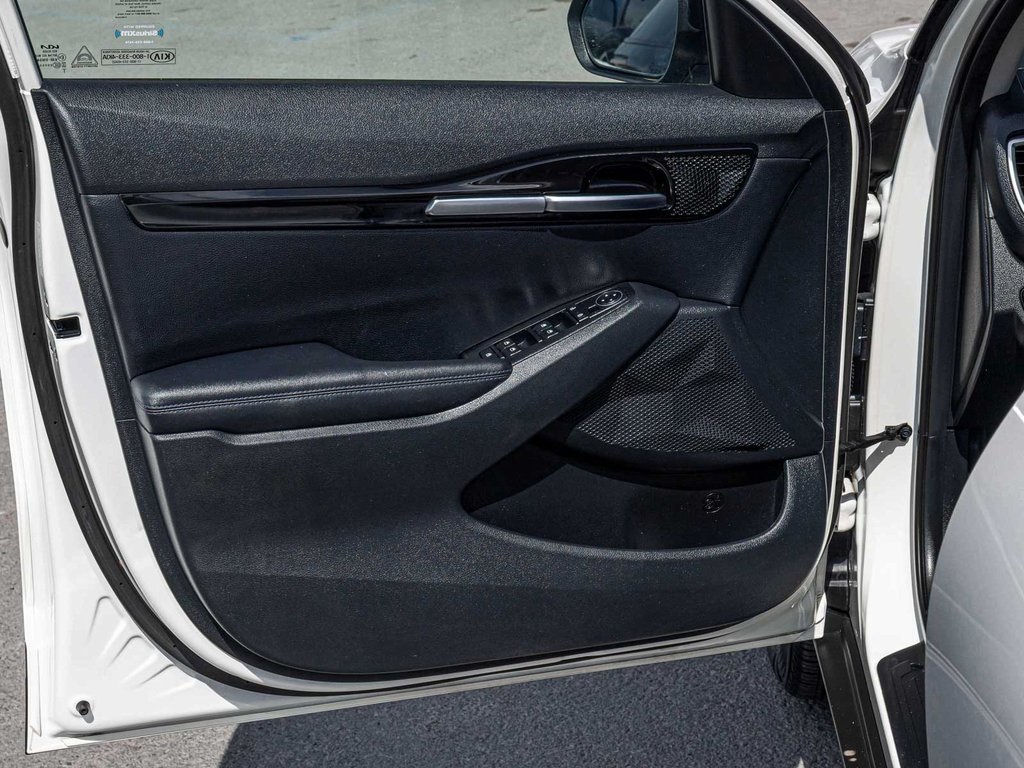 Vehicle image 11 of 40