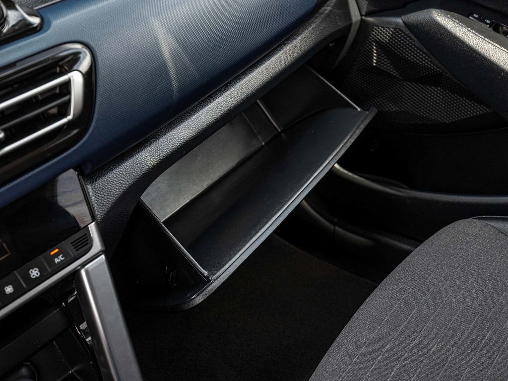 Vehicle image 19 of 40