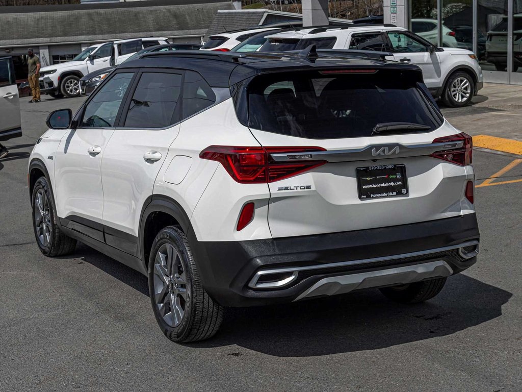 Vehicle image 6 of 40