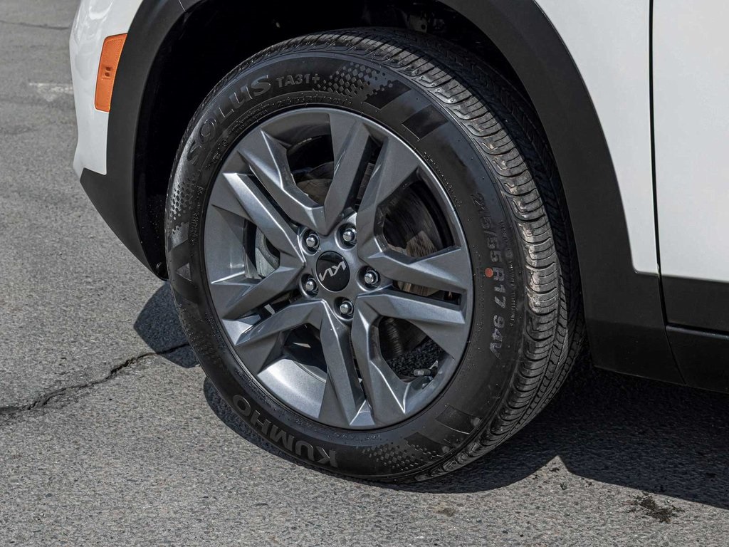 Vehicle image 9 of 40