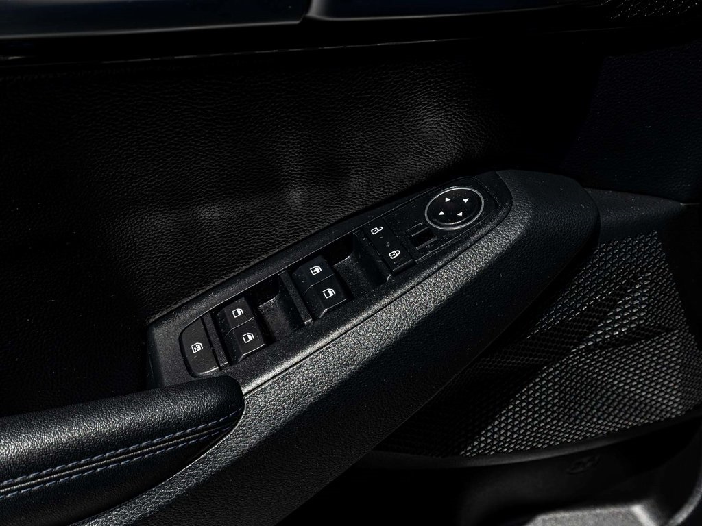 Vehicle image 12 of 40